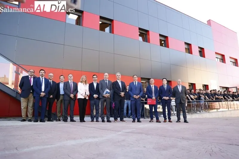 Inauguración del Centro de Internet de las Cosas e Inteligencia Artificial en la Avenida de Santiago Madrigal, en el barrio de Puente Ladrillo. Foto de David Sañudo