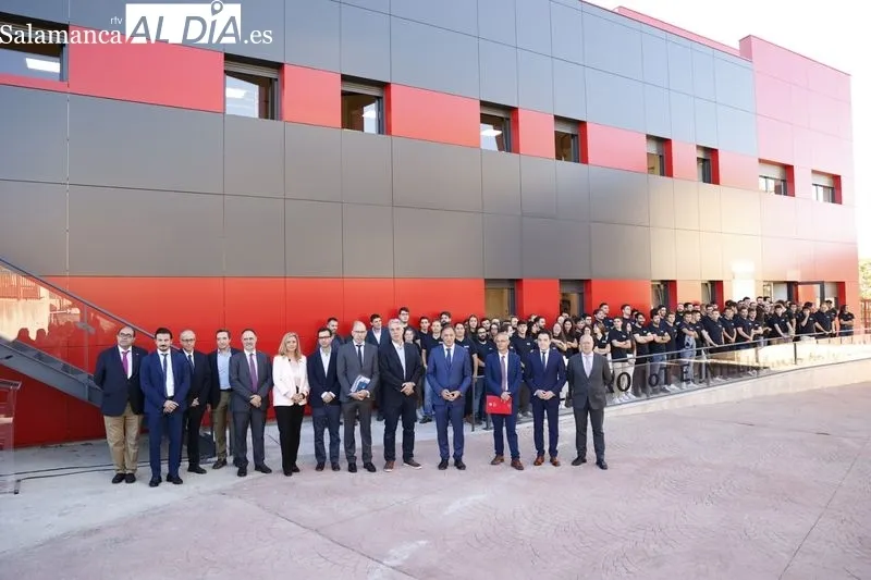 Inauguración del Centro de Internet de las Cosas e Inteligencia Artificial en la Avenida de Santiago Madrigal, en el barrio de Puente Ladrillo. Foto de David Sañudo