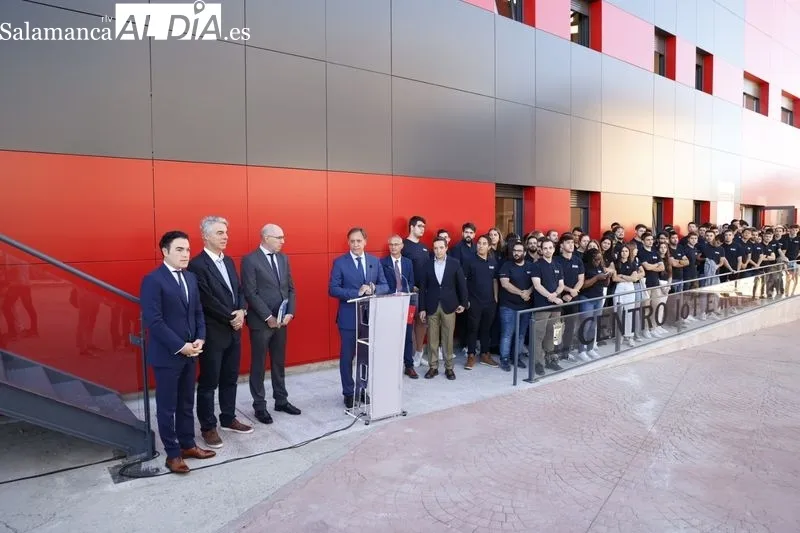 Inauguración del Centro de Internet de las Cosas e Inteligencia Artificial en la Avenida de Santiago Madrigal, en el barrio de Puente Ladrillo. Foto de David Sañudo