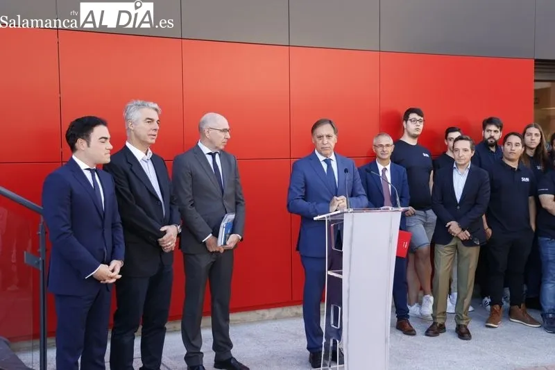 Inauguración del Centro de Internet de las Cosas e Inteligencia Artificial en la Avenida de Santiago Madrigal, en el barrio de Puente Ladrillo. Foto de David Sañudo