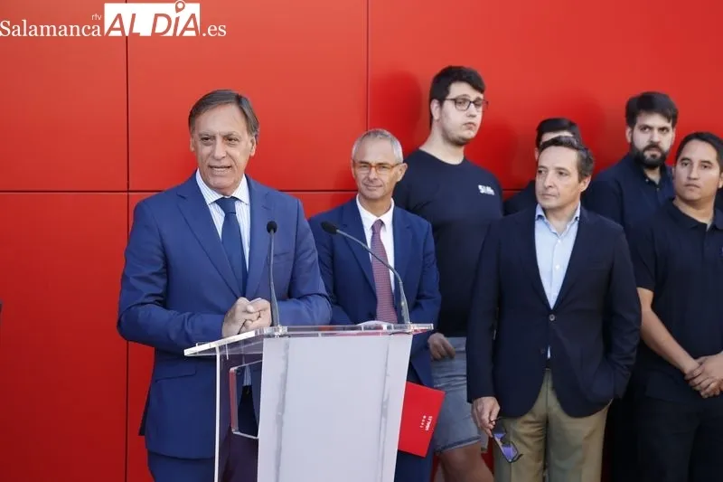 Inauguración del Centro de Internet de las Cosas e Inteligencia Artificial en la Avenida de Santiago Madrigal, en el barrio de Puente Ladrillo. Foto de David Sañudo