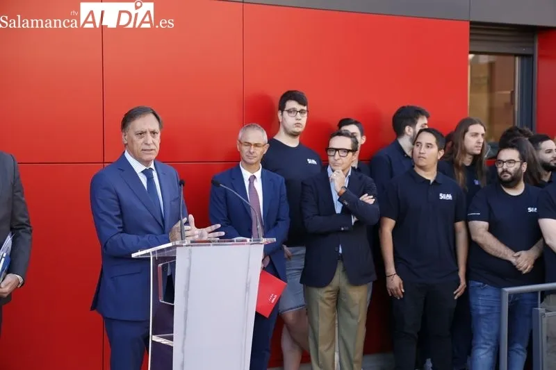 Inauguración del Centro de Internet de las Cosas e Inteligencia Artificial en la Avenida de Santiago Madrigal, en el barrio de Puente Ladrillo. Foto de David Sañudo