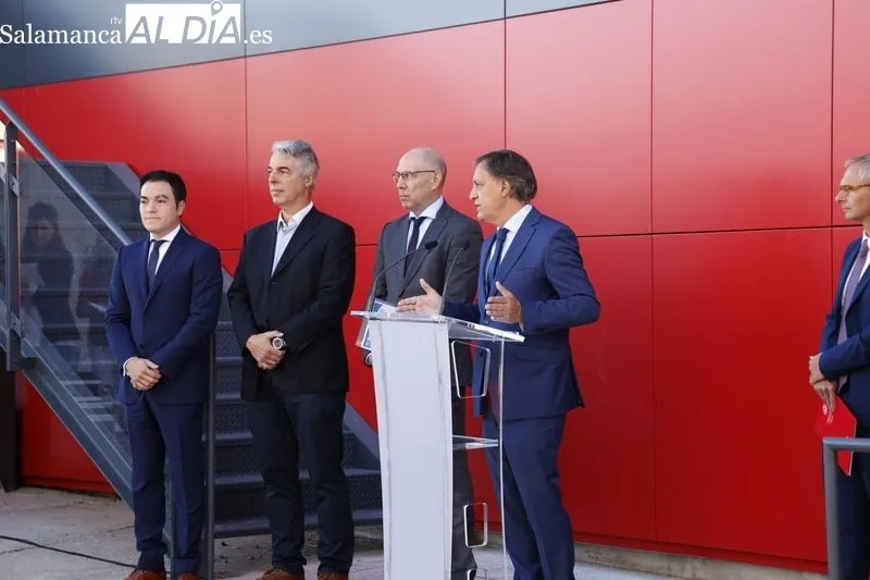 Inauguración del Centro de Internet de las Cosas e Inteligencia Artificial en la Avenida de Santiago Madrigal, en el barrio de Puente Ladrillo. Foto de David Sañudo