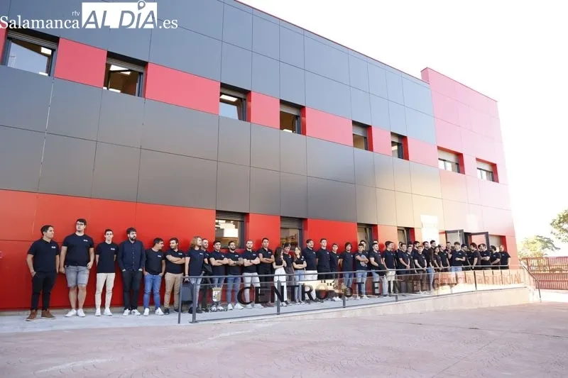 Inauguración del Centro de Internet de las Cosas e Inteligencia Artificial en la Avenida de Santiago Madrigal, en el barrio de Puente Ladrillo. Foto de David Sañudo