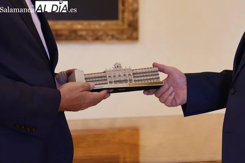 Visita al Ayuntamiento de Salamanca de Robert Krmelj, embajador de Eslovenia en España. Foto de David Sañudo