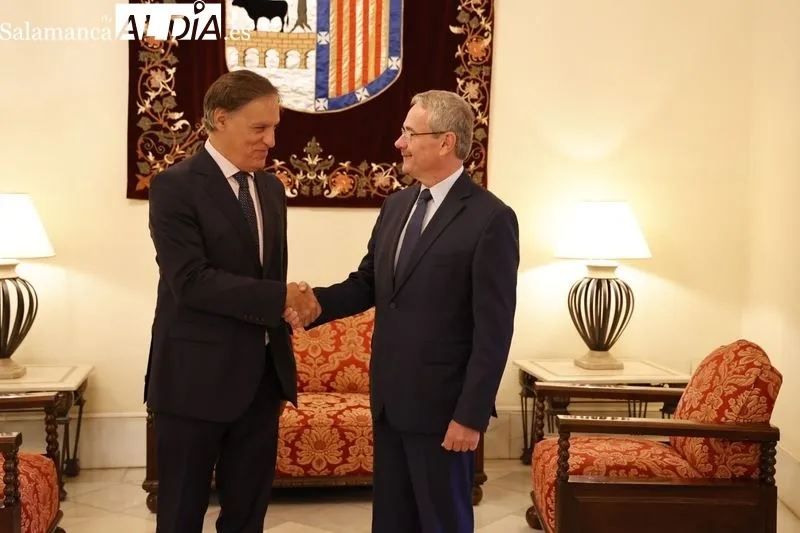 Visita al Ayuntamiento de Salamanca de Robert Krmelj, embajador de Eslovenia en España. Foto de David Sañudo