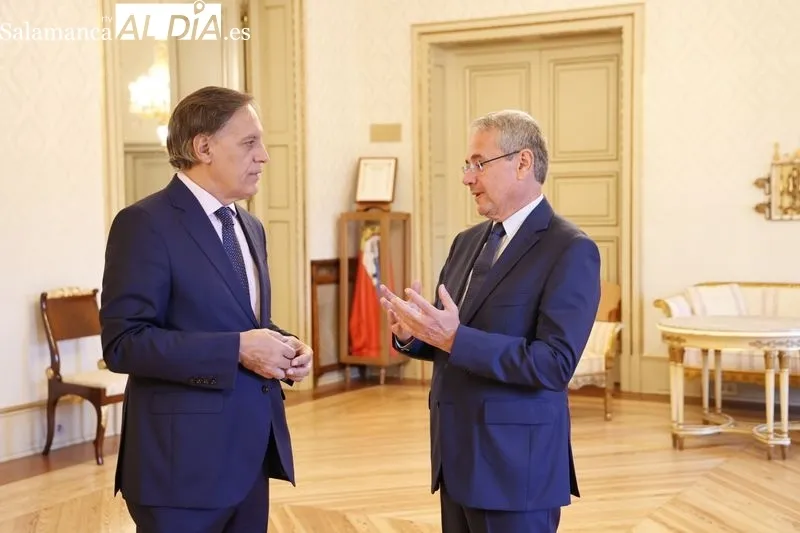 Visita al Ayuntamiento de Salamanca de Robert Krmelj, embajador de Eslovenia en España. Foto de David Sañudo