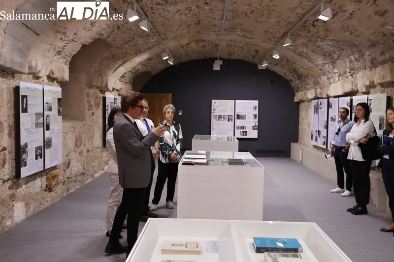 Exposición 'Eduardo Lourenço vida y obra de un heterodoxo', en la sala B de la Hospedería Fonseca. Foto de David Sañudo