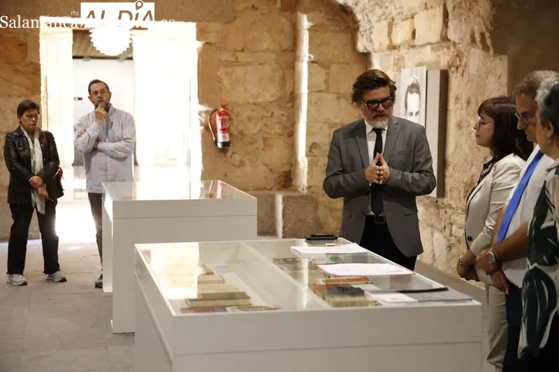 Exposición 'Eduardo Lourenço vida y obra de un heterodoxo', en la sala B de la Hospedería Fonseca. Foto de David Sañudo