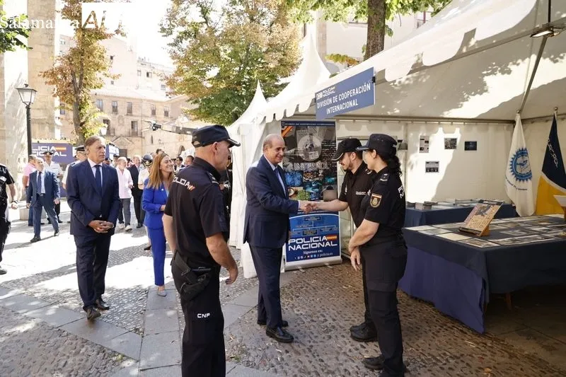 Exposición en Salamanca de vehículos policiales históricos y actuales. Foto de David Sañudo