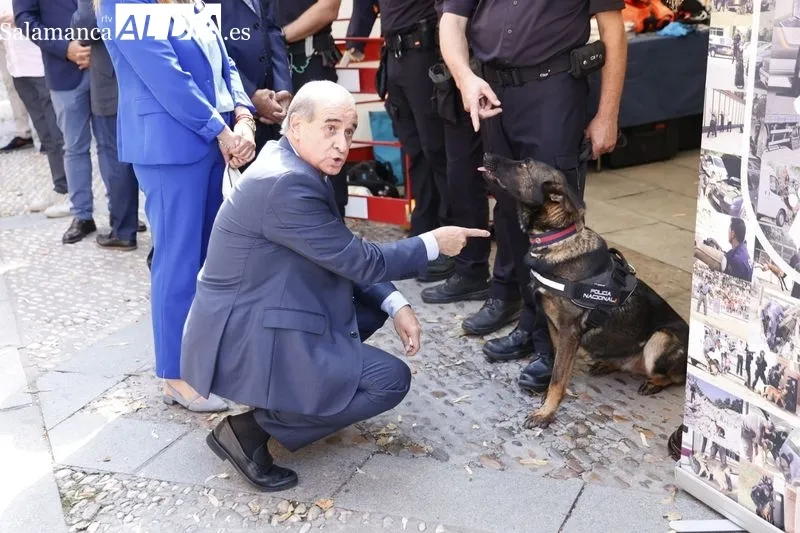 Exposición en Salamanca de vehículos policiales históricos y actuales. Foto de David Sañudo