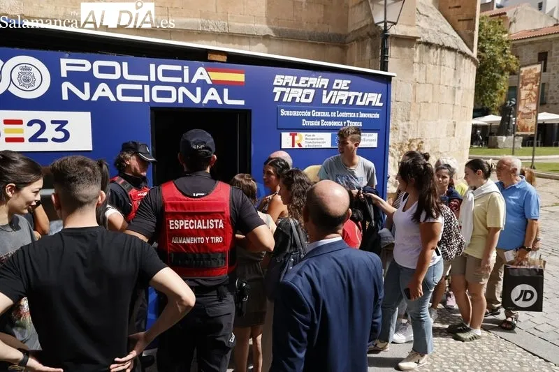 Exposición en Salamanca de vehículos policiales históricos y actuales. Foto de David Sañudo