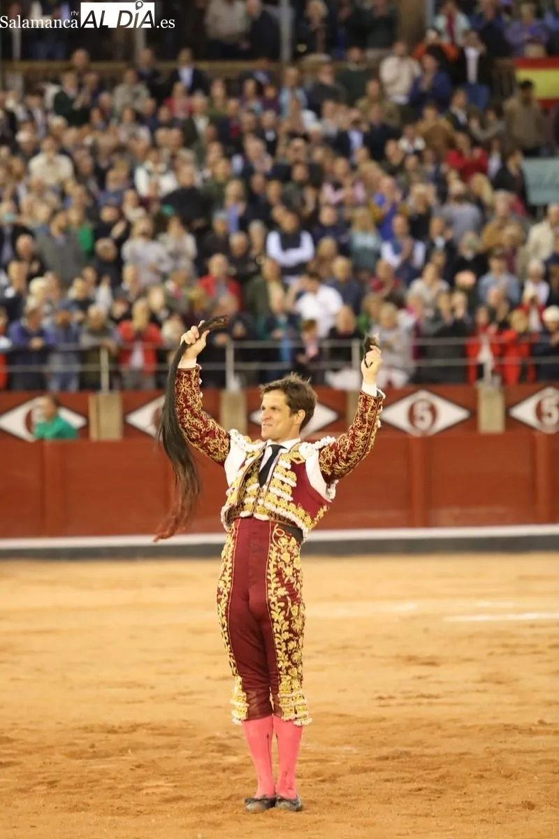 El Juli, en su último toro. Fotos: Miguel Hernández