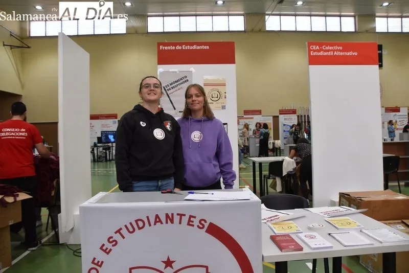 Feria de Bienvenida de la USAL en el pabellón Unamuno. Foto de Vanesa Martins
