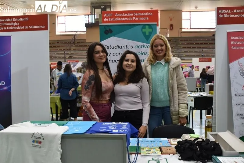 Feria de Bienvenida de la USAL en el pabellón Unamuno. Foto de Vanesa Martins