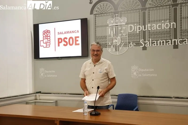 El portavoz del Grupo Socialista en la institución provincial, Fernando Rubio, en la rueda de prensa de este martes