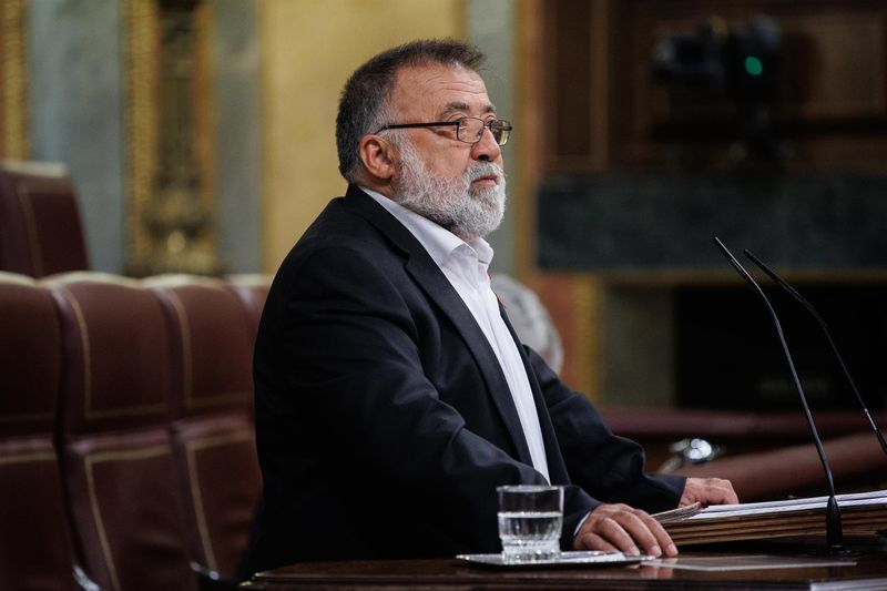 Un diputado del PSOE se equivoca y vota sí a la investidura de Feijóo, aunque luego se corrige