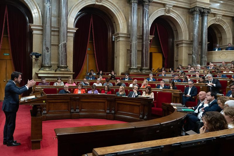 ERC y Junts piden al Parlament condicionar la investidura de Sánchez al referéndum