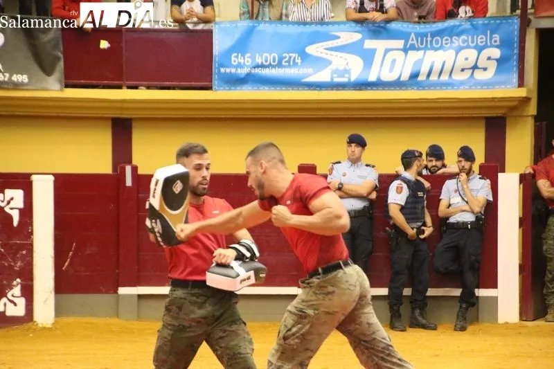 Foto 5 - Aplaudida y emocionante exhibici&oacute;n de la Guardia Real en Alba de Tormes