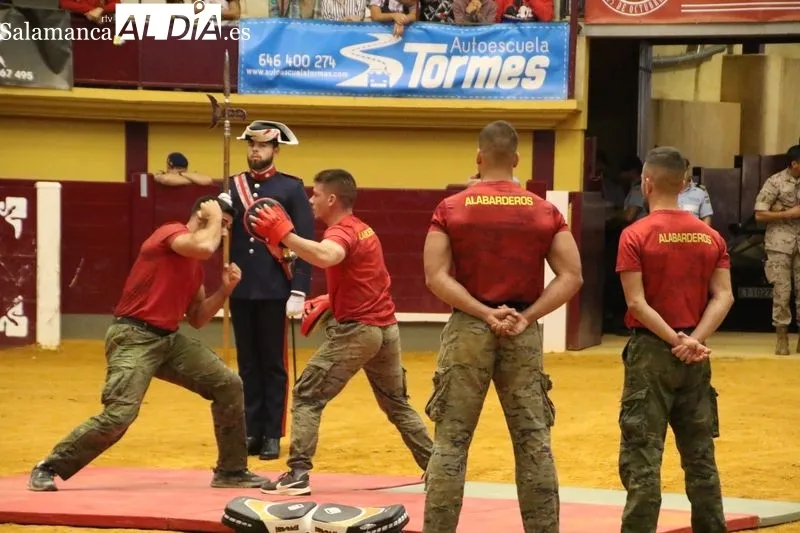 Foto 9 - Aplaudida y emocionante exhibici&oacute;n de la Guardia Real en Alba de Tormes