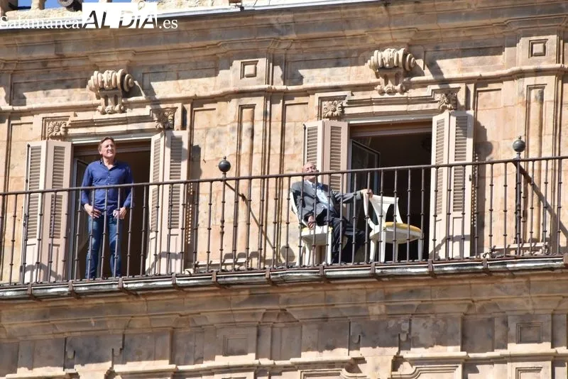 Los salmantinos desafían al sol y disfrutan los actos por el Día de la Policía