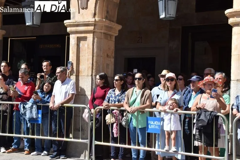 Los salmantinos desafían al sol y disfrutan los actos por el Día de la Policía