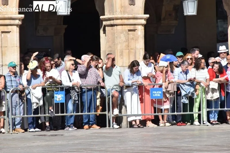 Los salmantinos desafían al sol y disfrutan los actos por el Día de la Policía