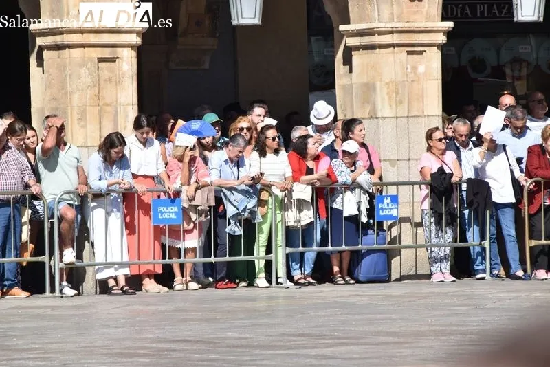 Los salmantinos desafían al sol y disfrutan los actos por el Día de la Policía