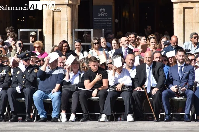 Los salmantinos desafían al sol y disfrutan los actos por el Día de la Policía