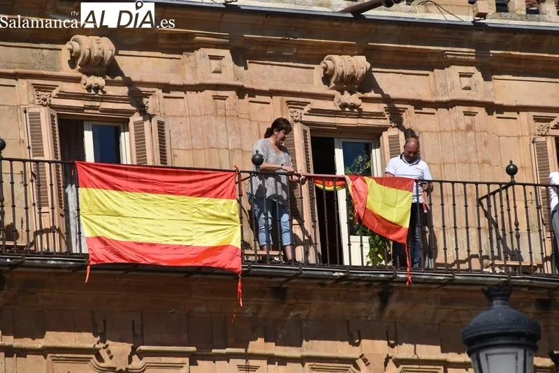 Los salmantinos desafían al sol y disfrutan los actos por el Día de la Policía