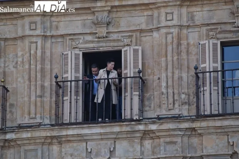 Los salmantinos desafían al sol y disfrutan los actos por el Día de la Policía