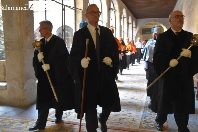 Foto 5 - El m&uacute;sico y poeta brasile&ntilde;o Caetano Veloso, investido doctor honoris causa por la Universidad de Salamanca 