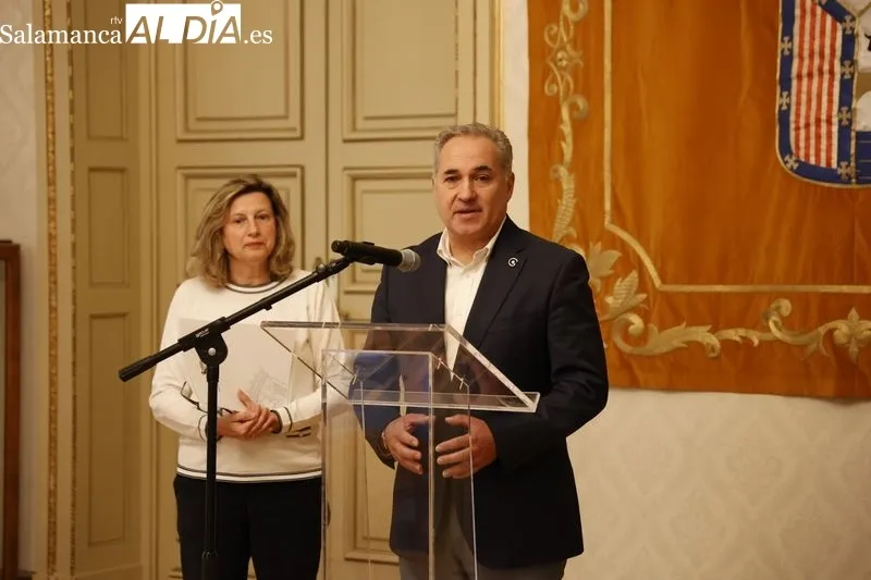 Presentación en el Consistorio de la  la novena edición de ‘Salamanca en marcha contra el cáncer’. Foto de David Sañudo