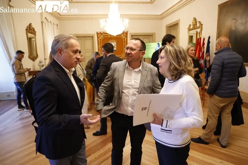 Presentación en el Consistorio de la  la novena edición de ‘Salamanca en marcha contra el cáncer’. Foto de David Sañudo