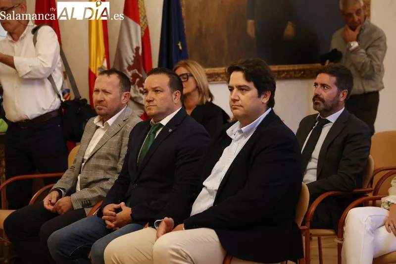 Presentación en el Consistorio de la  la novena edición de ‘Salamanca en marcha contra el cáncer’. Foto de David Sañudo