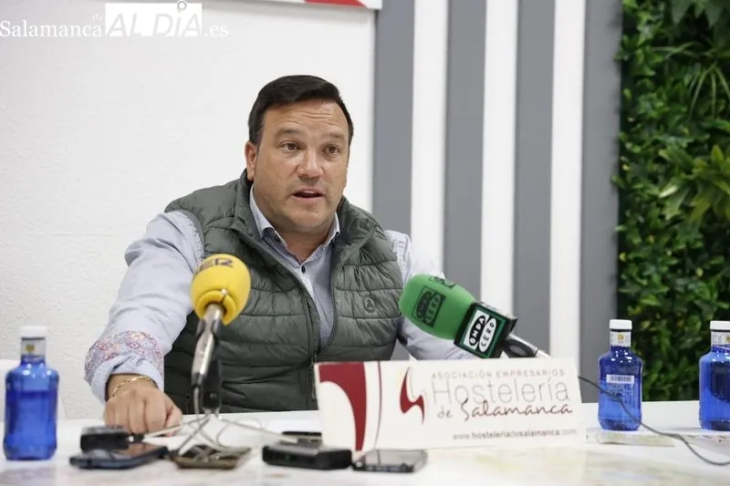 Jorge Carlos Moro, presidente de la Asociación de Empresarios de Hostelería de Salamanca, en la rueda de prensa de este miércoles