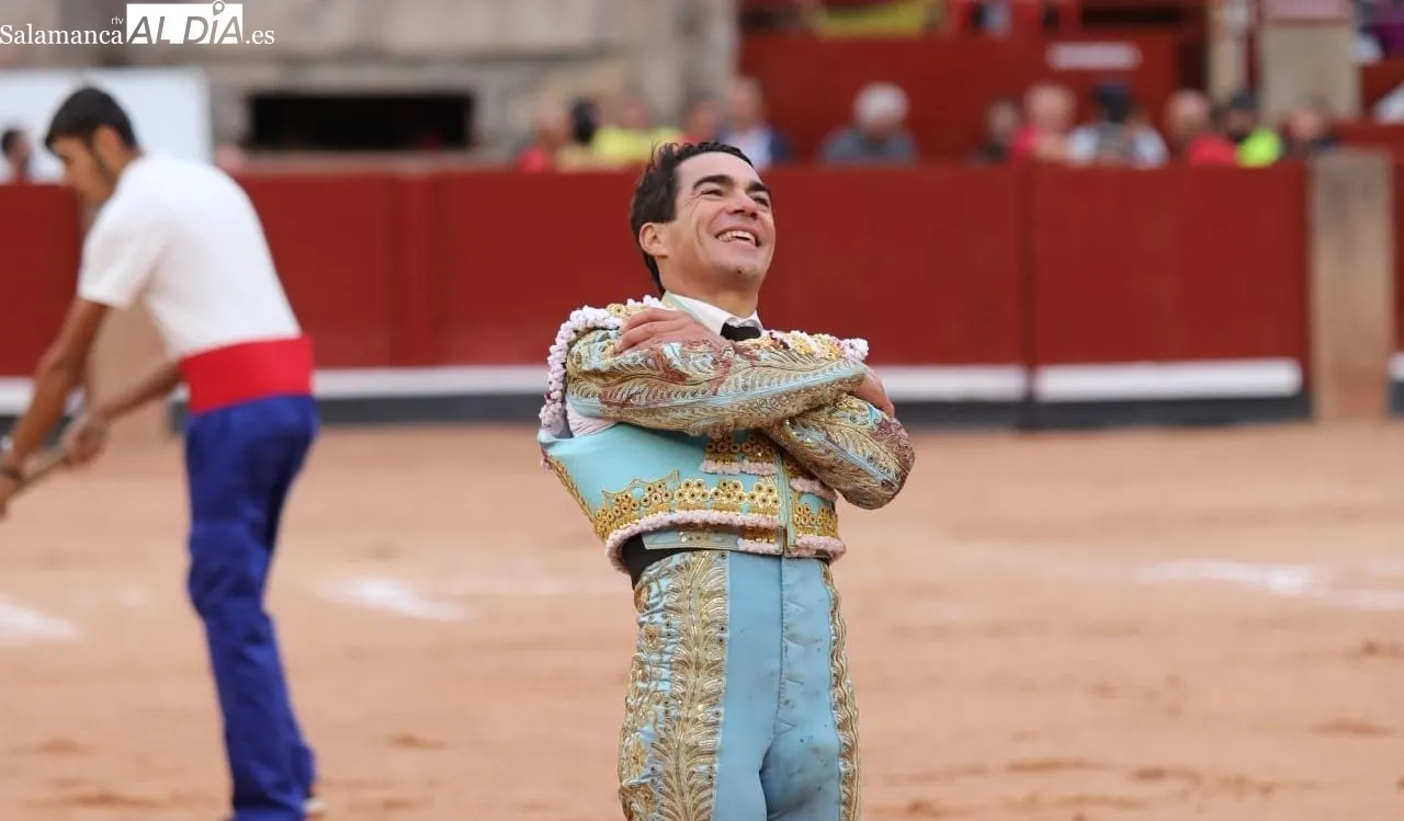 López Chaves en su último toro. Fotos: Miguel Hernández