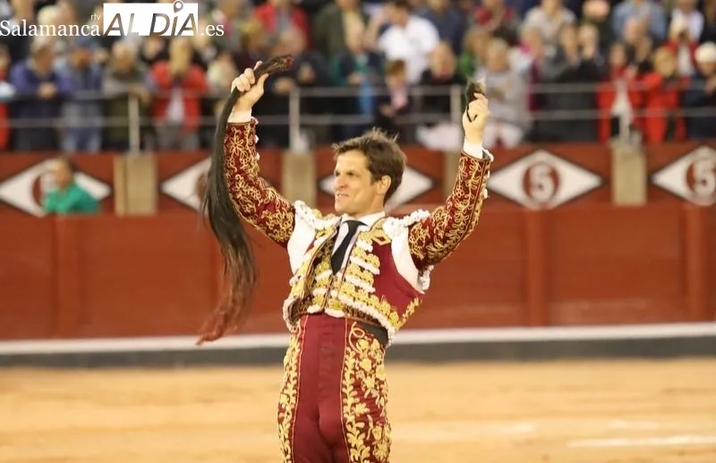 El Juli, en su último toro. Fotos: Miguel Hernández