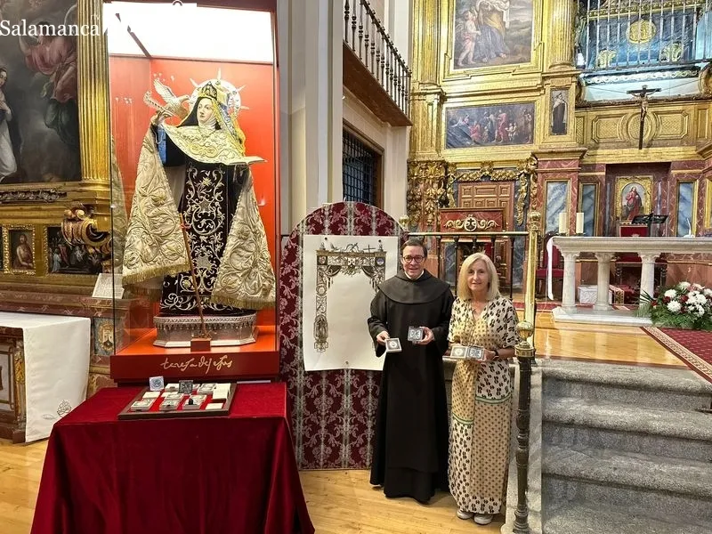 Foto 5 - Presentadas la orla de cultos y la placa medalla conmemorativa del A&ntilde;o Jubilar Teresiano