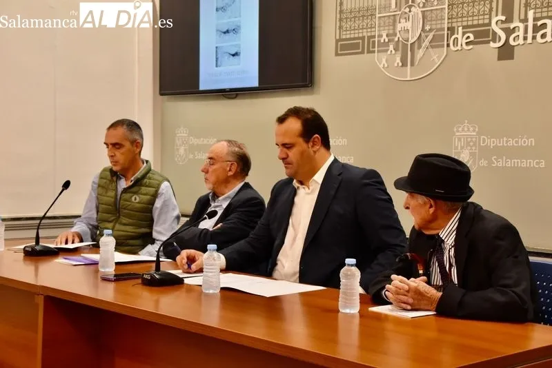 Presentación en la Diputación del nuevo número de la revista literaria 'Los Papeles del Martes'. Foto de Vanesa Martins