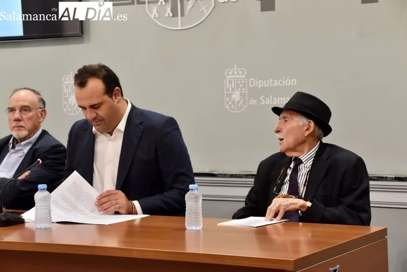Presentación en la Diputación del nuevo número de la revista literaria 'Los Papeles del Martes'. Foto de Vanesa Martins