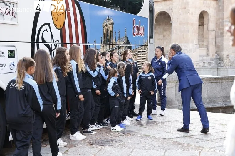 Presentación del Atlético Femenino Ciudad de Salamanca en la plaza Concilio de Trento. Foto de David Sañudo