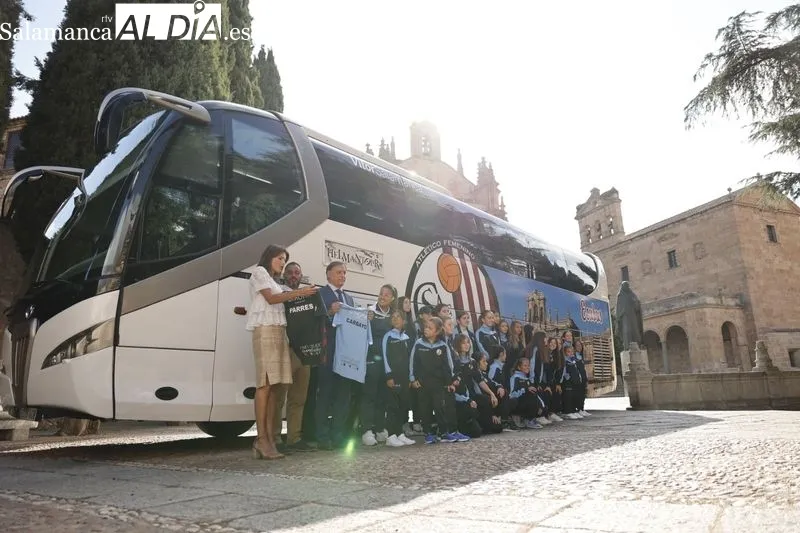 Presentación del Atlético Femenino Ciudad de Salamanca en la plaza Concilio de Trento. Foto de David Sañudo