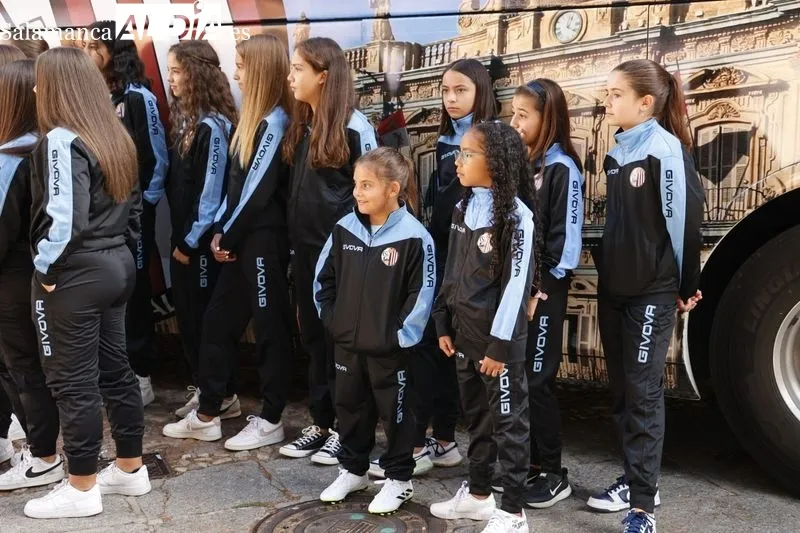 Presentación del Atlético Femenino Ciudad de Salamanca en la plaza Concilio de Trento. Foto de David Sañudo