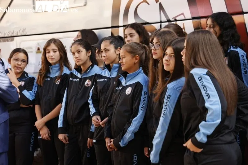 Presentación del Atlético Femenino Ciudad de Salamanca en la plaza Concilio de Trento. Foto de David Sañudo