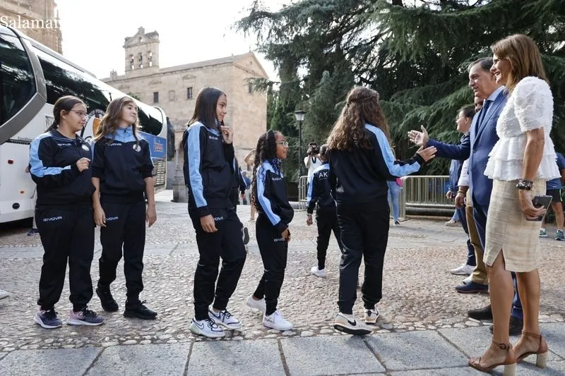 Presentación del Atlético Femenino Ciudad de Salamanca en la plaza Concilio de Trento. Foto de David Sañudo