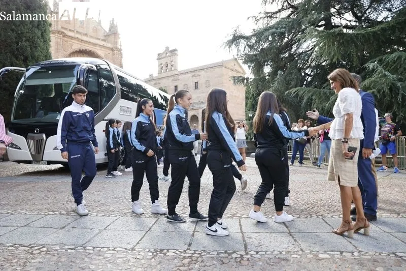 Presentación del Atlético Femenino Ciudad de Salamanca en la plaza Concilio de Trento. Foto de David Sañudo