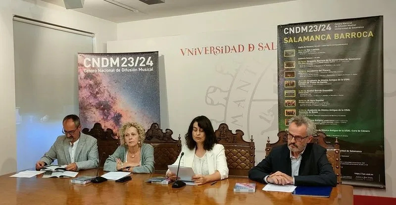 Presentación de Salamanca Barroca con la vicerrectora de la USAL Celia Aramburu; la directora adjunta y coordinadora artística del CNMD, Maider Múgica; el director del Servicio de Actividades Culturales, Luis Barrio; y el director de la Academia de Música