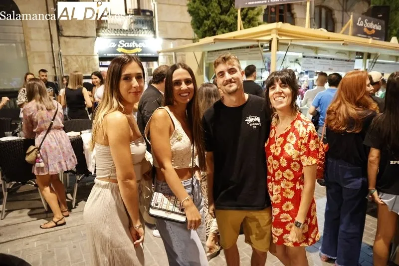 Gran ambiente en las casetas de la Plaza del Mercado | FOTOS: David Sañudo 