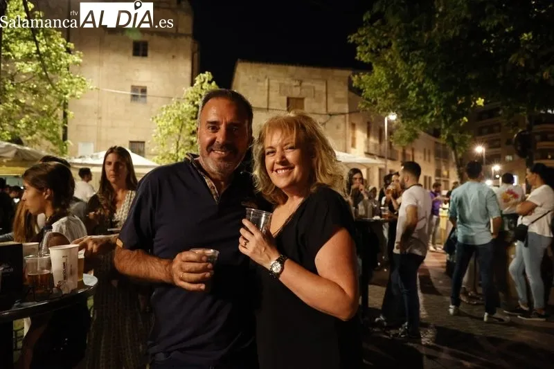 Gran ambiente en las casetas de la Plaza de Los Bandos | FOTOS: David Sañudo 